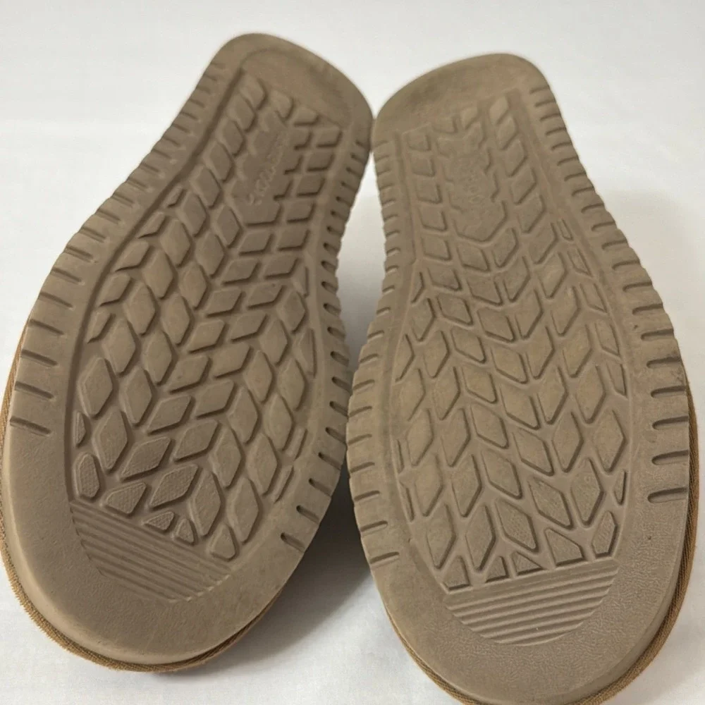 Gently Used Shoes Women's Kookaburra UGGs size 9‎ Casual Slip On Fit Comfy Suede